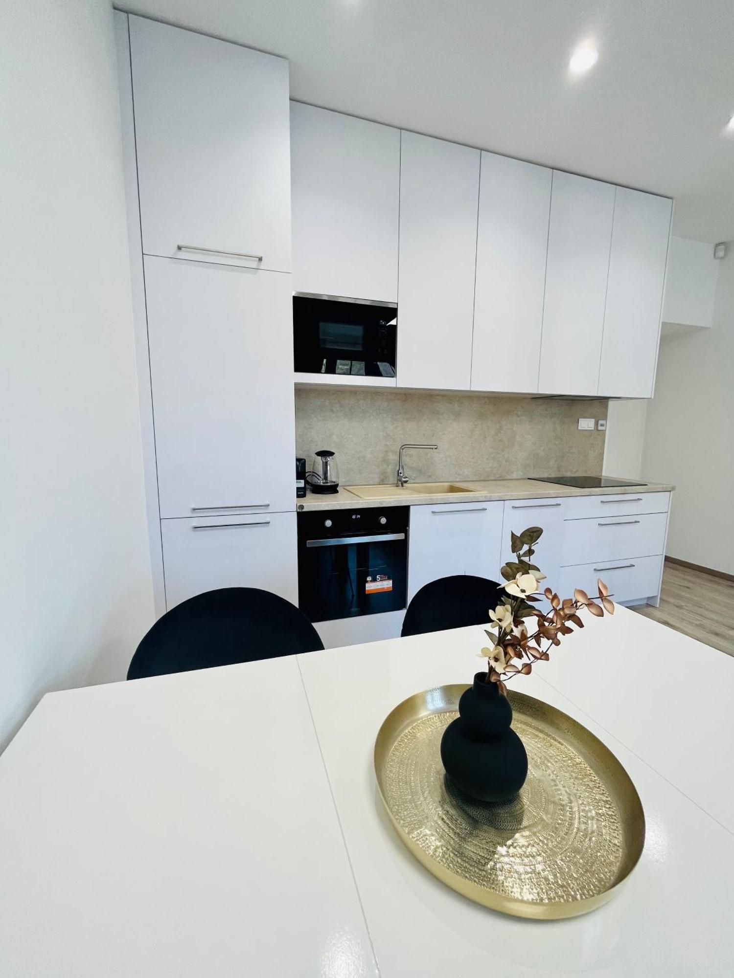 Apartment Riviera Centrum, Private Parking And Smart Check In Banska Bystrica Ngoại thất bức ảnh