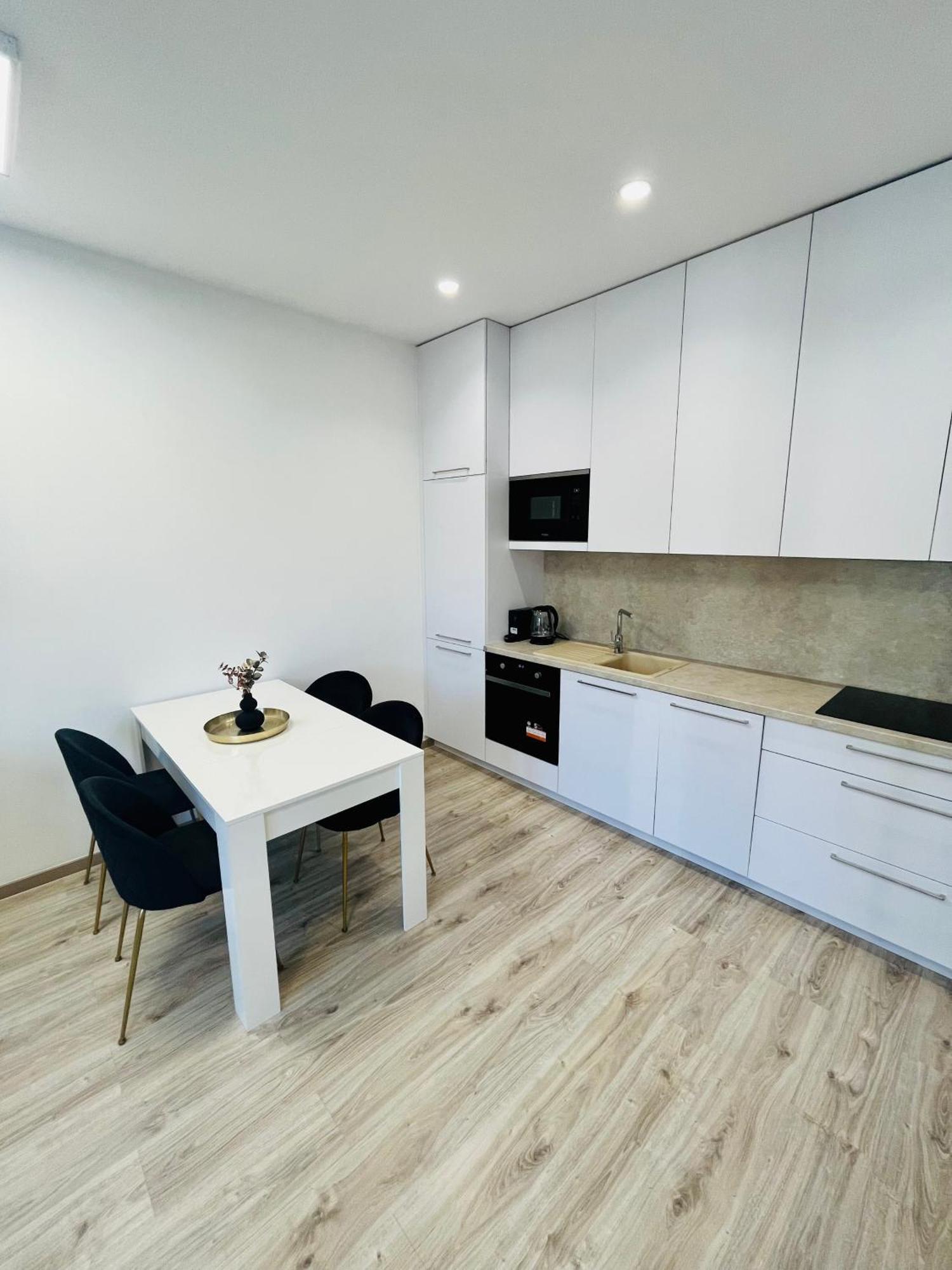 Apartment Riviera Centrum, Private Parking And Smart Check In Banska Bystrica Ngoại thất bức ảnh