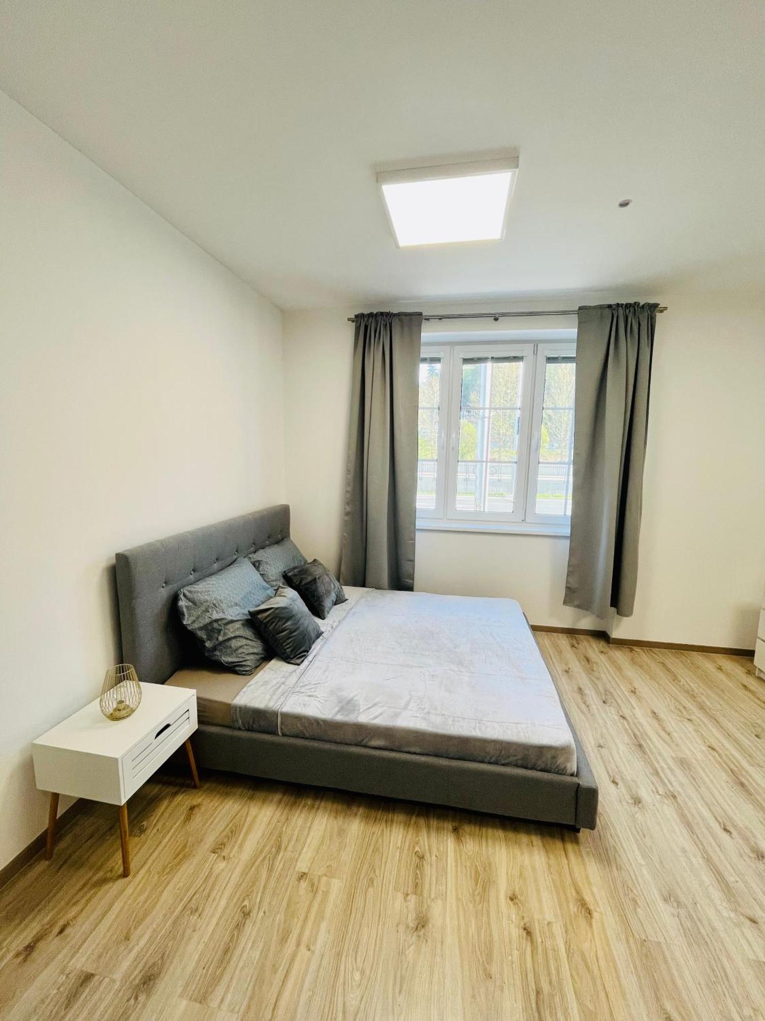 Apartment Riviera Centrum, Private Parking And Smart Check In Banska Bystrica Ngoại thất bức ảnh