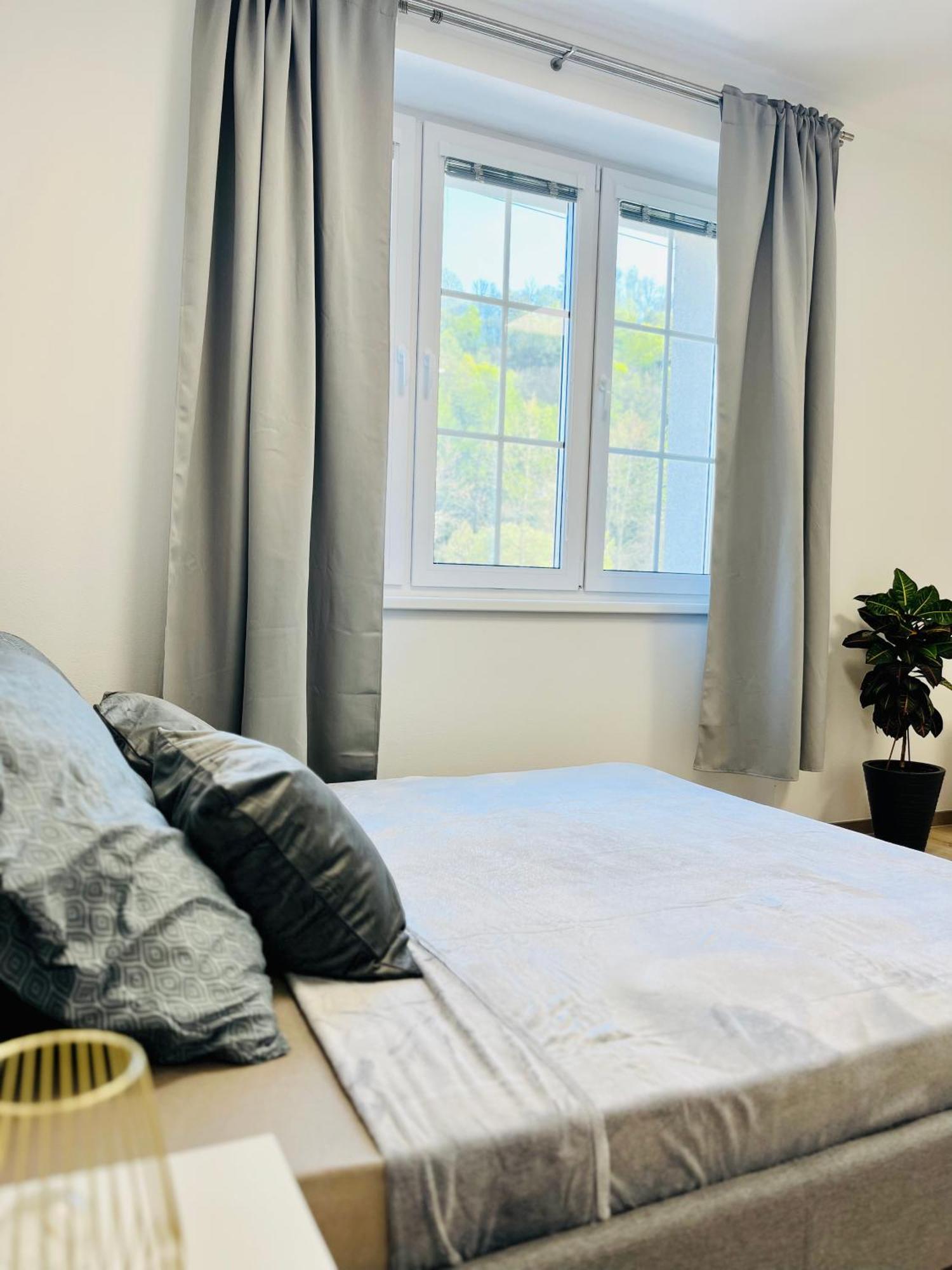 Apartment Riviera Centrum, Private Parking And Smart Check In Banska Bystrica Ngoại thất bức ảnh