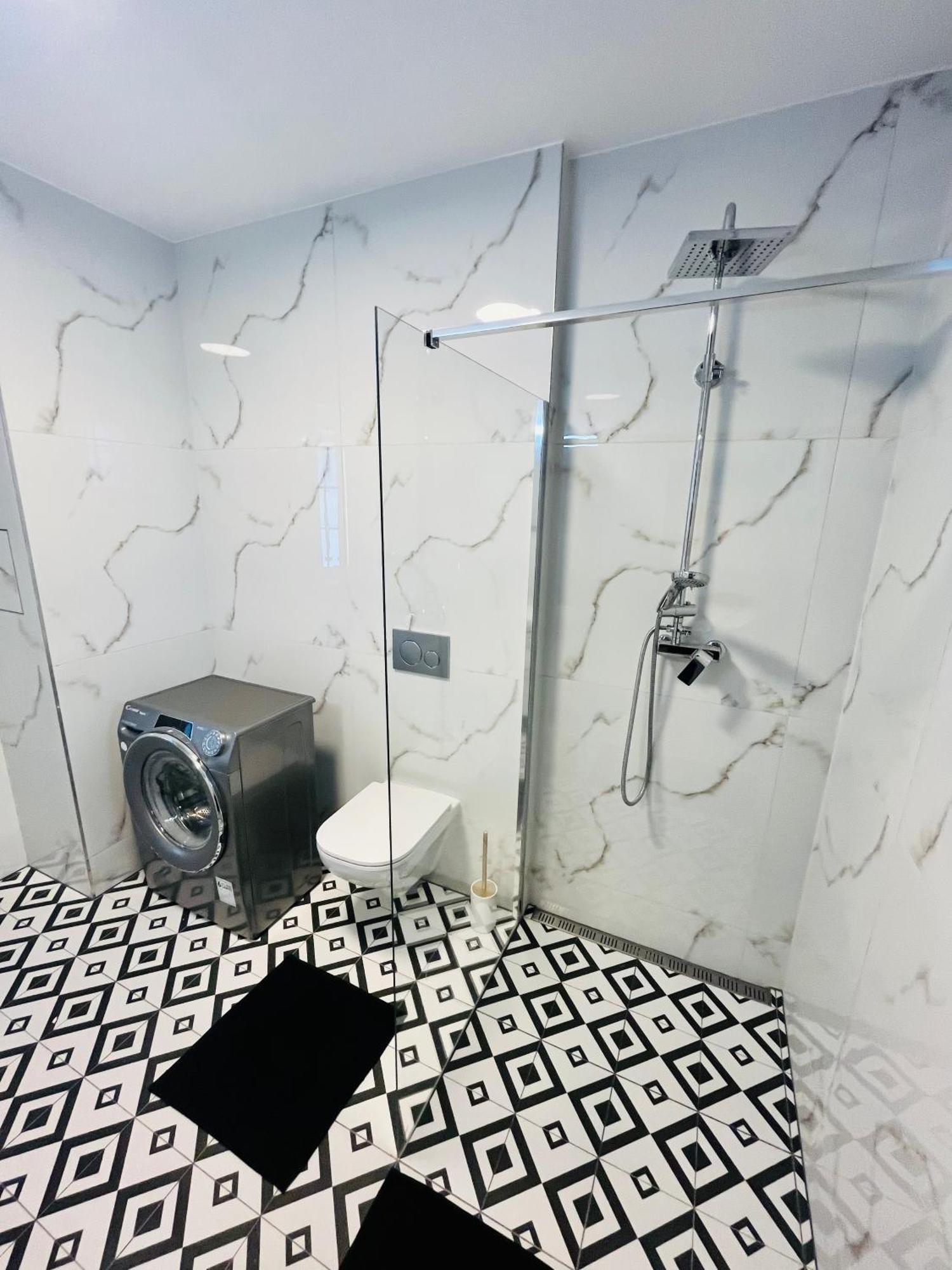 Apartment Riviera Centrum, Private Parking And Smart Check In Banska Bystrica Ngoại thất bức ảnh
