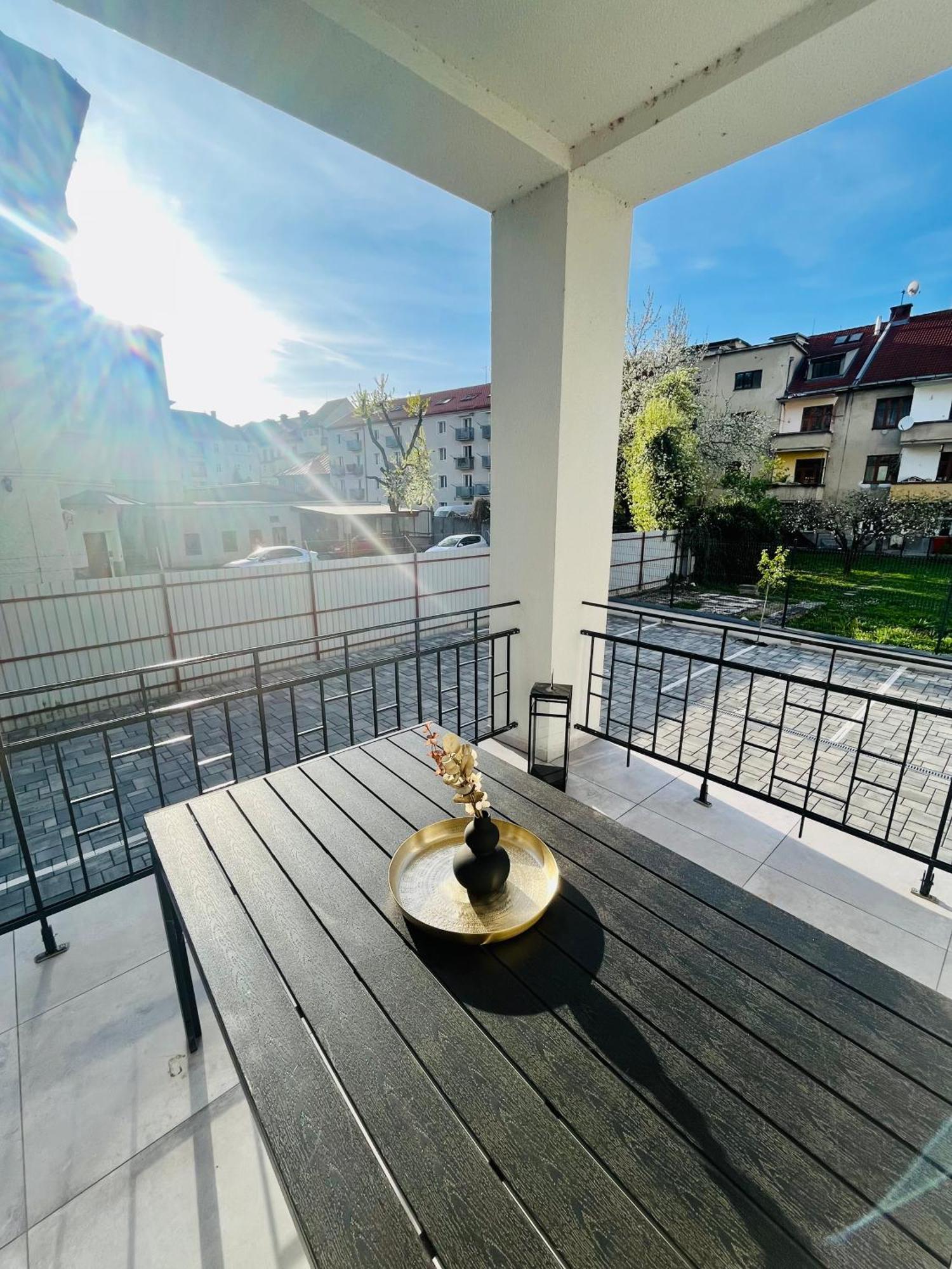 Apartment Riviera Centrum, Private Parking And Smart Check In Banska Bystrica Ngoại thất bức ảnh
