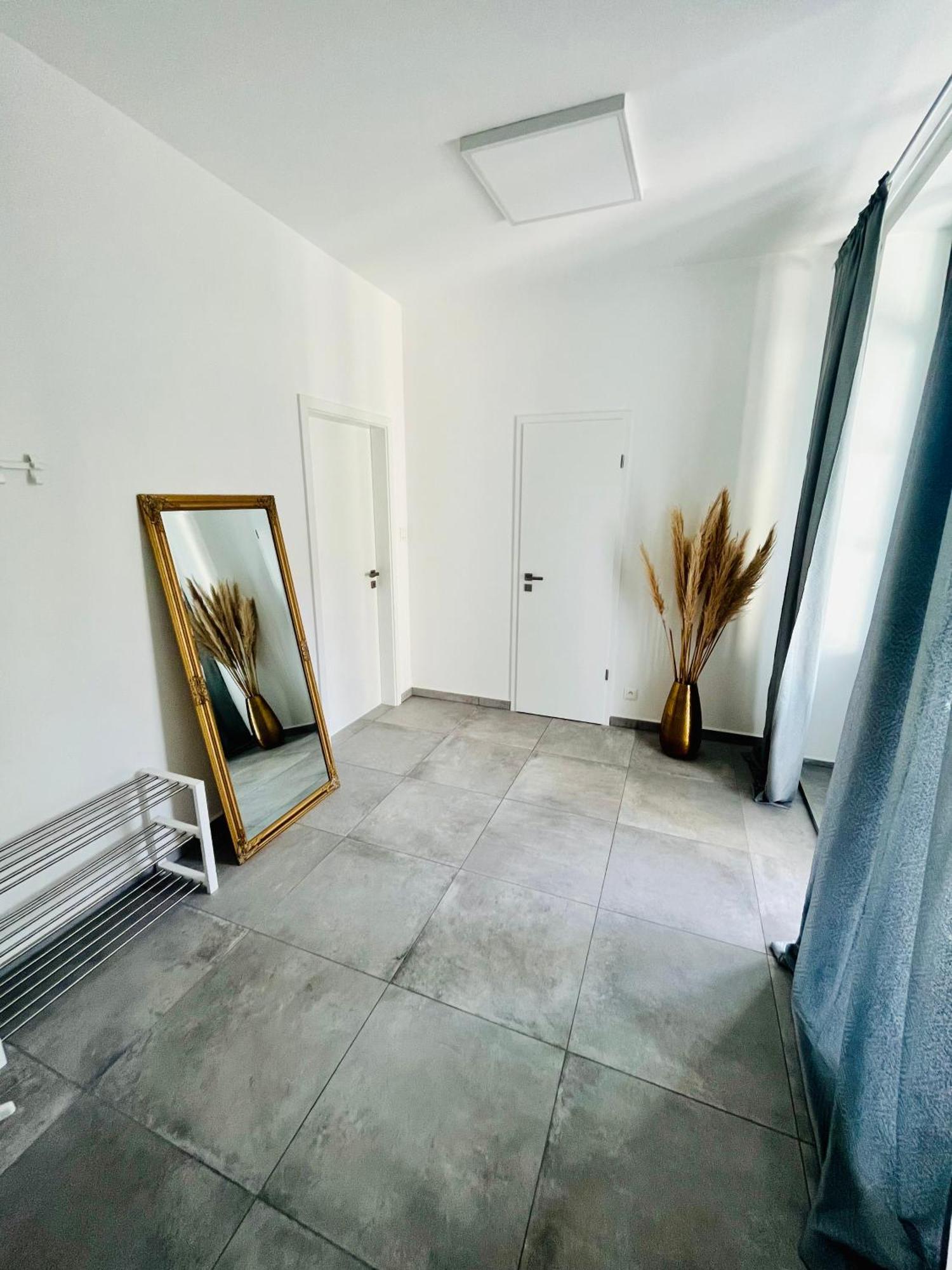 Apartment Riviera Centrum, Private Parking And Smart Check In Banska Bystrica Ngoại thất bức ảnh