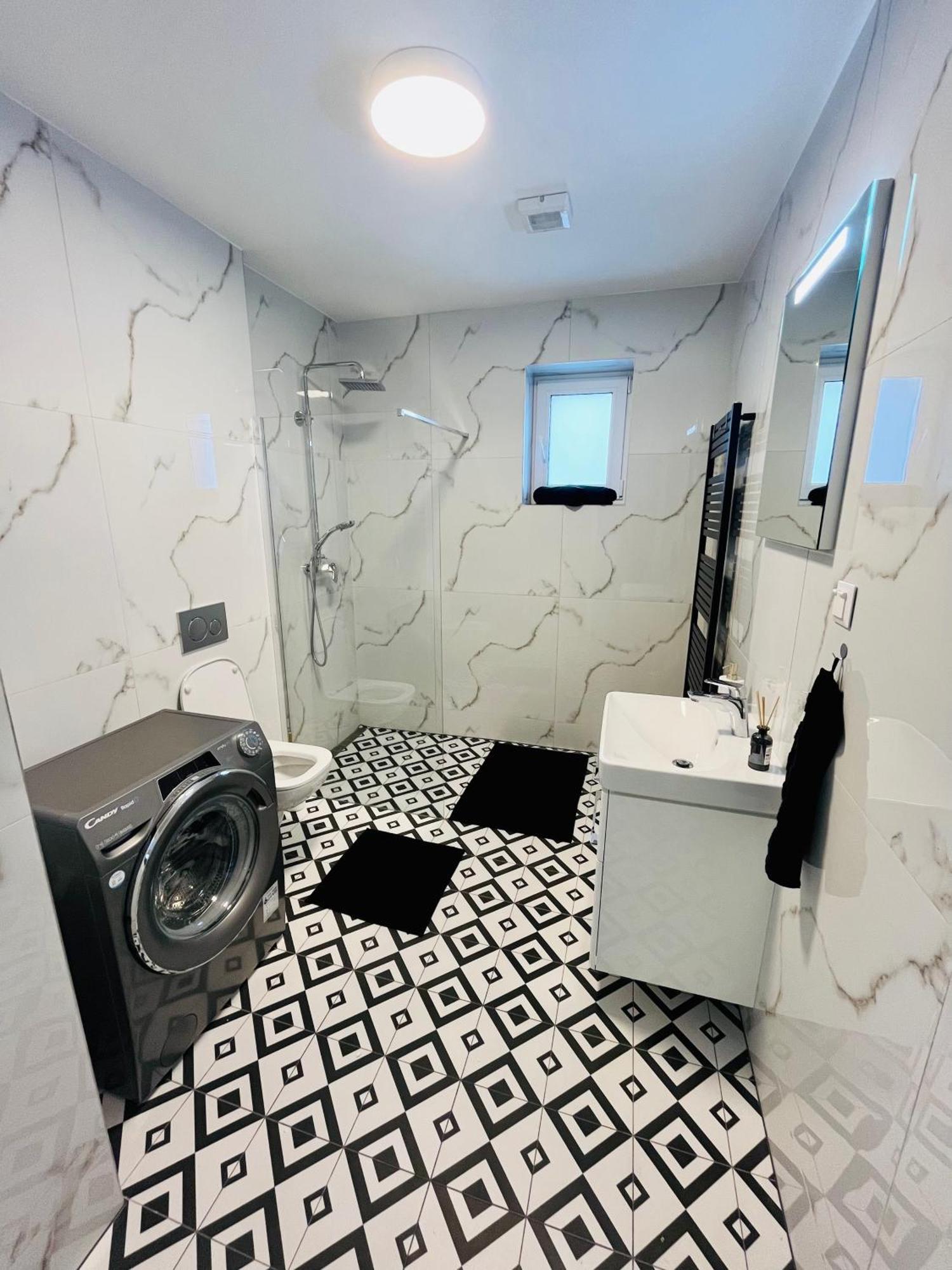 Apartment Riviera Centrum, Private Parking And Smart Check In Banska Bystrica Ngoại thất bức ảnh