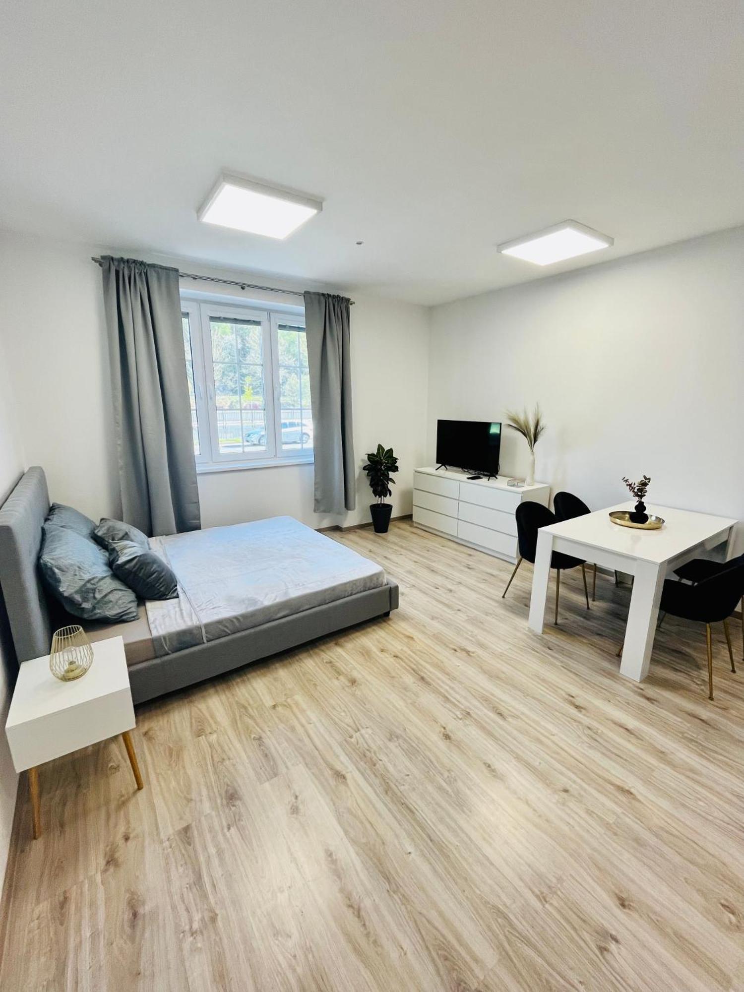 Apartment Riviera Centrum, Private Parking And Smart Check In Banska Bystrica Ngoại thất bức ảnh